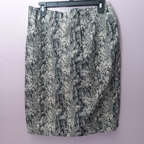 New Talbots snake print pencil skirt - Picture 5 of 5